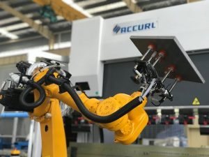 Robotikus hajlítócellás rendszer a fémlemez automatikus robotprés fékjéhez