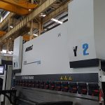 6 tengelyes hidraulikus CNC présfék 200 Ton 3100mm a cnc hátsó kerékhez XR Z1 Z2 tengely